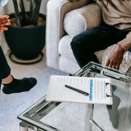 A client and a psychologist in session