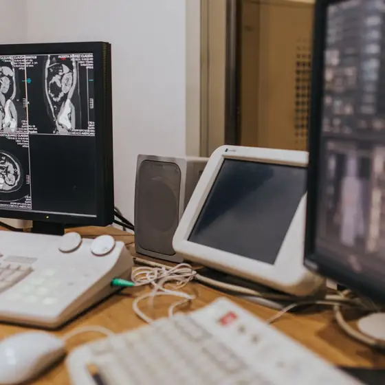 Imaging scans on reading-room monitors